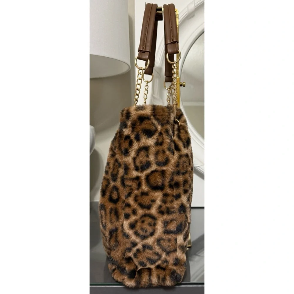 VIRAL Expressions NYC LEOPARD Faux‎ Fur Tote